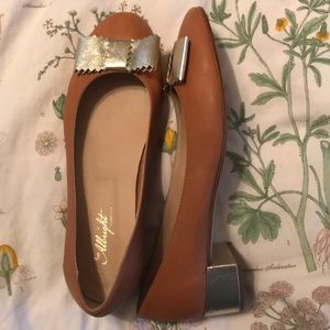 Miss Albright Tan and Gold Italian Leather size 10